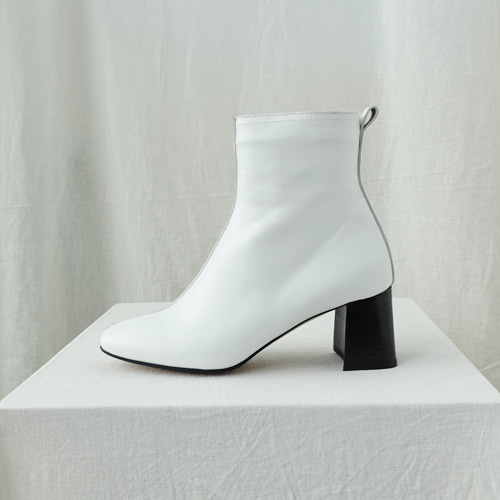 skinny ankle boots White