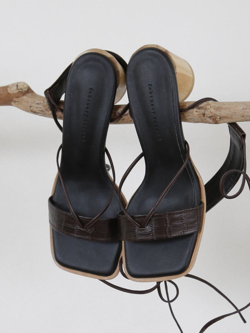 Wood heel flip flops  Brown