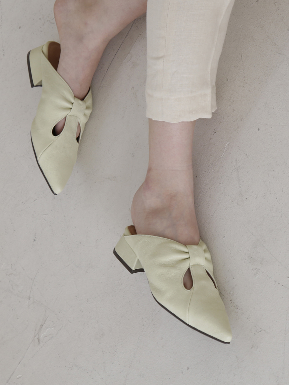 Pointed ribbon mules   Melon